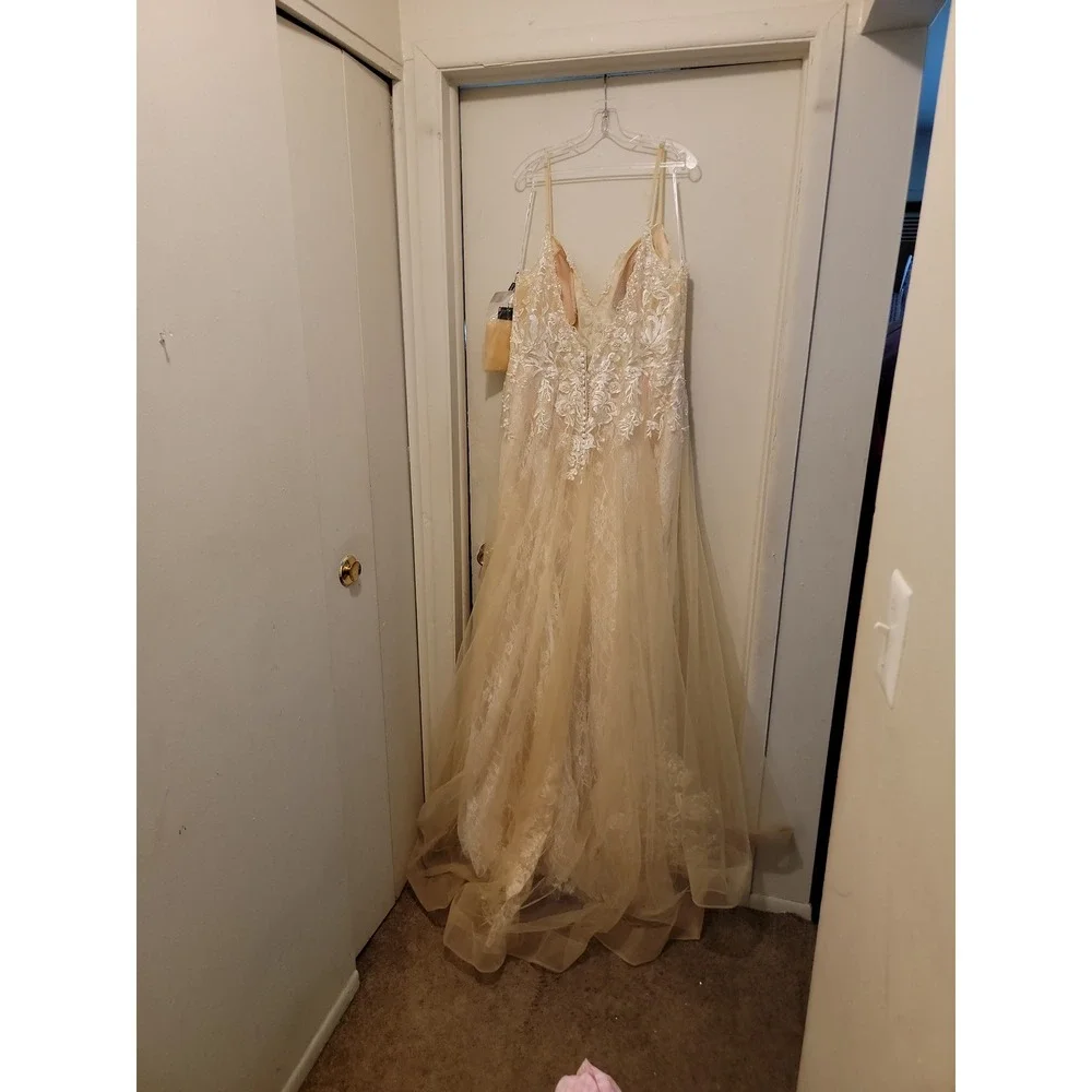 Juliet Collection Wedding Dress 249 4XL - Picture 12 of 12